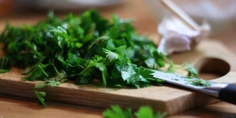 Led od peršuna za lice: kako napraviti, recepti, prednosti, recenzije